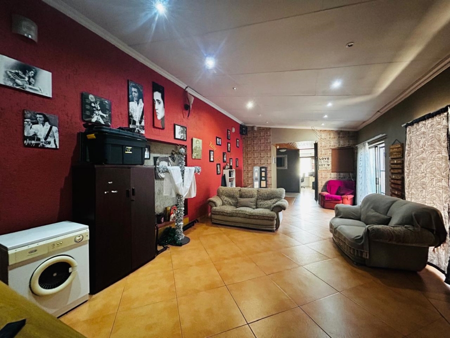 6 Bedroom Property for Sale in Sasol Free State